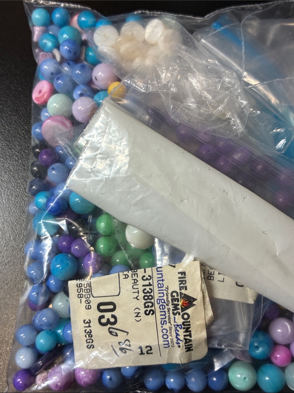 Lot of 2+ pounds of assorted gemstone Beads in Blue, Green, Pink, White, Brown - Picture 7 of 13